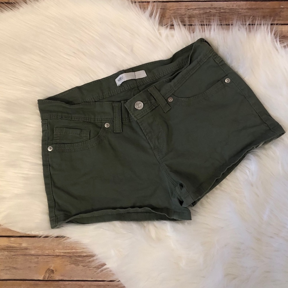 Levi’s green jean denim shorts size w28